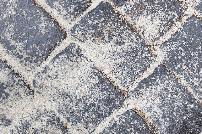 ice melt grit in pavements - Ice Melt Grit versus Spray